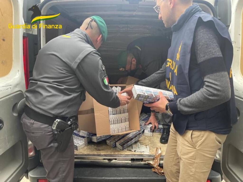 Napoli, contrabbando di sigarette per 12milioni di euro: 6 arrestati