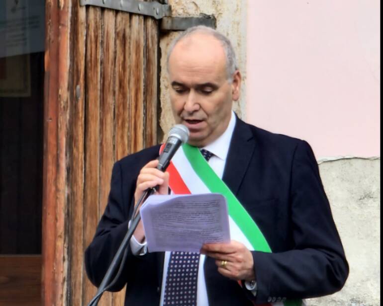 Sindaco di Monteforte Irpino a giudizio per turbativa d’asta ed estorsione