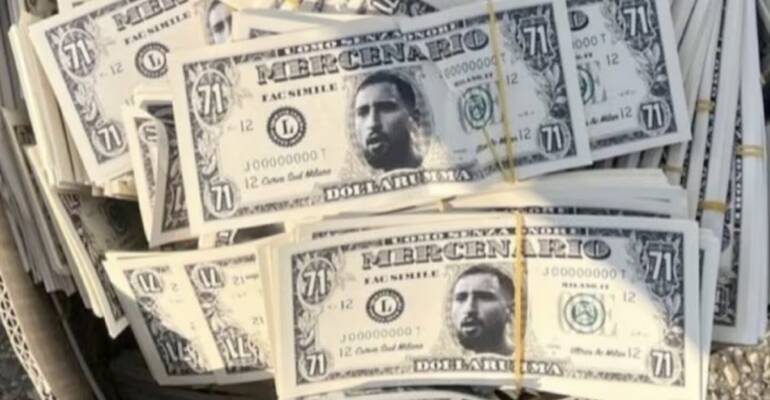 La curva del Milan distribuisce i 'Dollarumma': "Indegno, un mercenario"