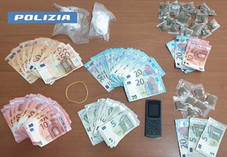 Napoli, sorpresi a spacciare al Rione Sanità e all’Arenaccia: 4 arresti