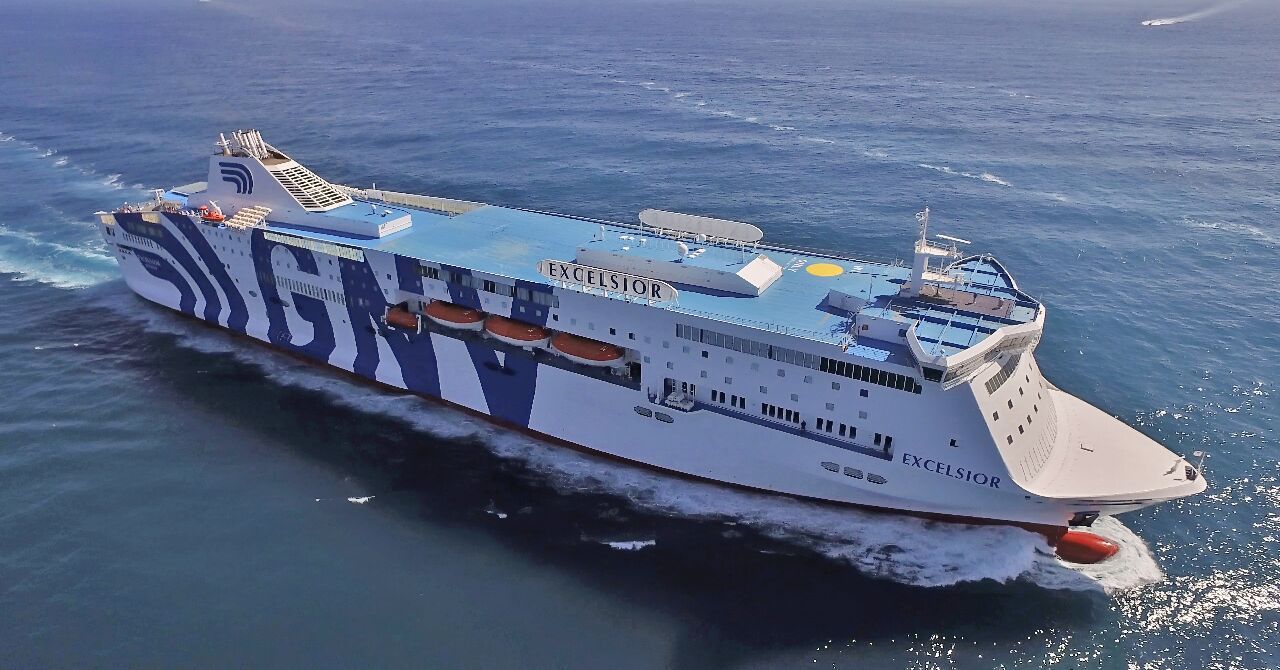 Paura per un principio incendio su una nave Gnv: passeggeri sbarcati a Napoli