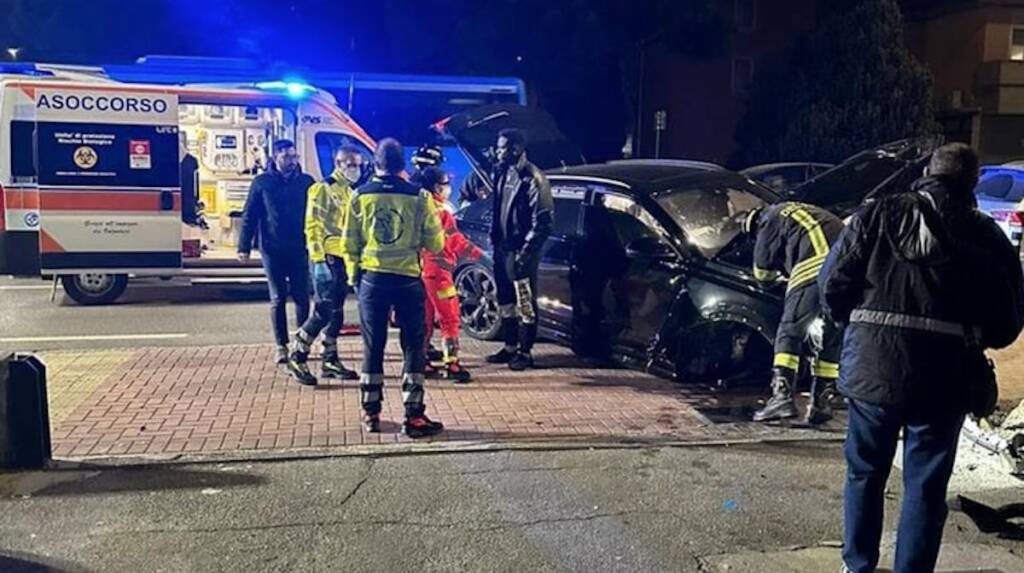 Balotelli si schianta e distrugge l’auto ma rifiuta l’alcol test