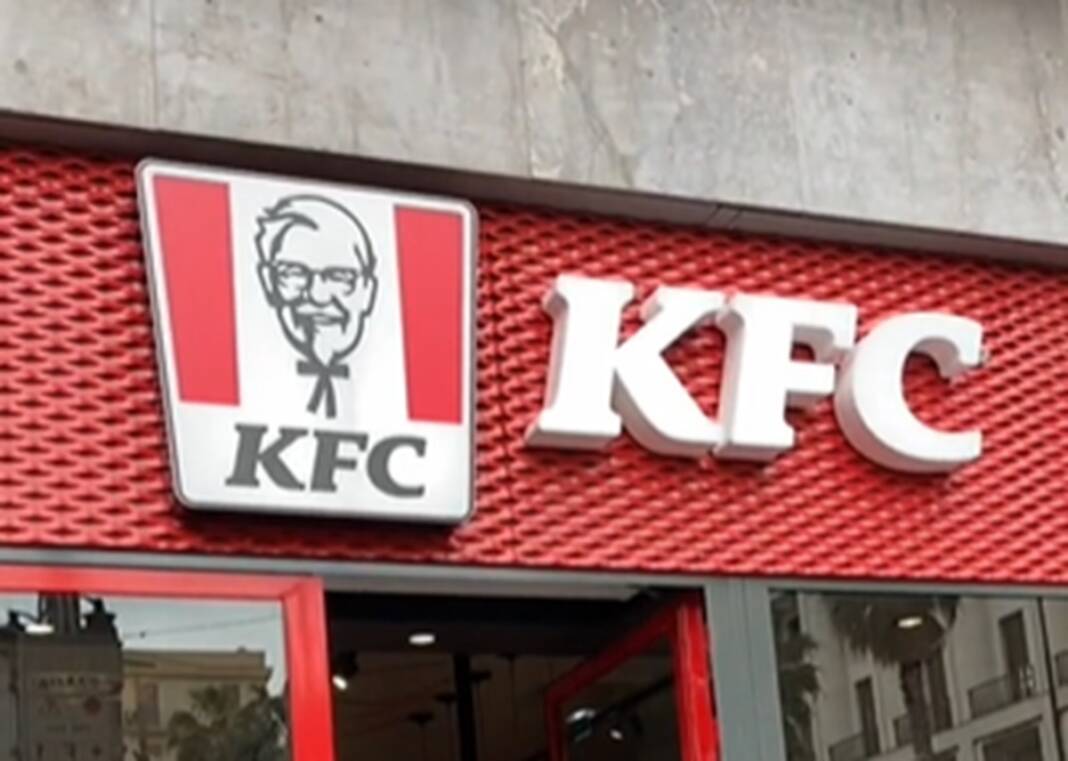 Napoli: rapina al KFC di via Toledo, dipendenti minacciati con pistola
