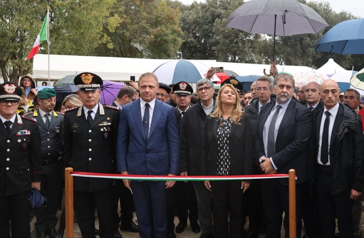 Caivano, il ministro Lollobrigida inaugura il Parco Urbano