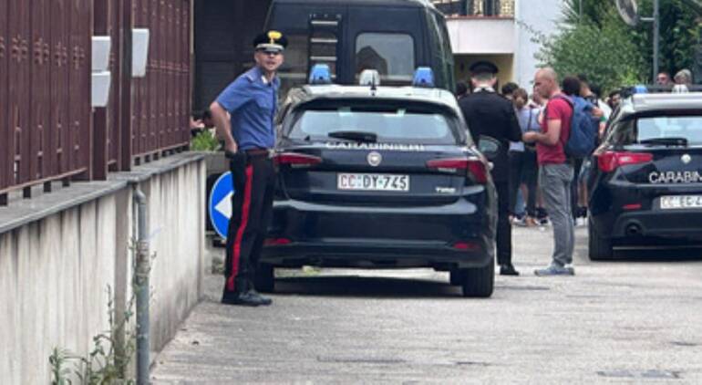 Giugliano picchia il nuovo compagno della ex moglie: arrestato 52enne