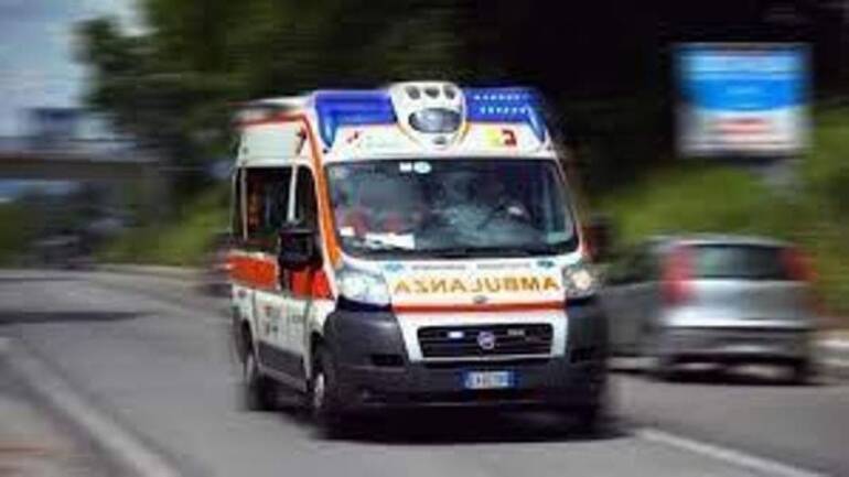 Piano di Sorrento muore centauro di 23 anni: incidente in via Alberi