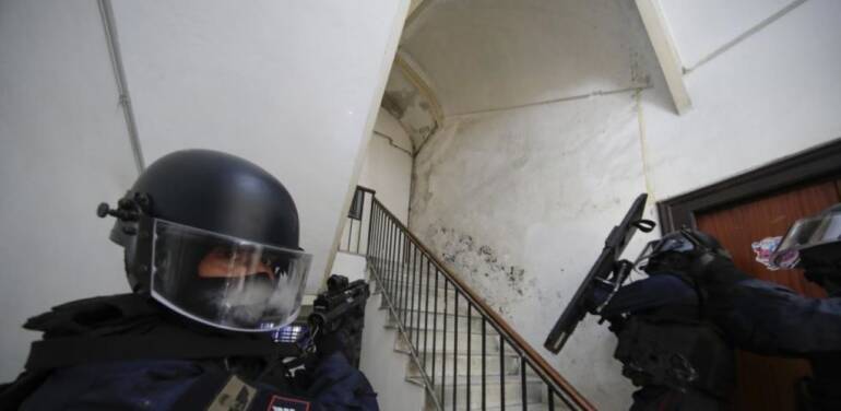 Napoli, blitz interforze tra il quartiere Vasto e Poggioreale: sequestrate armi e droga
