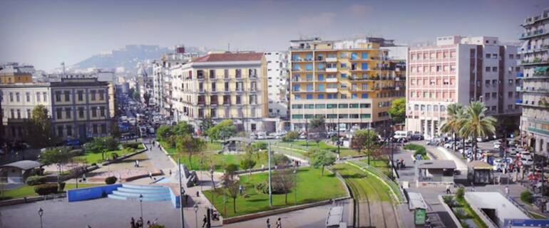 Napoli spaccio in piazza Nazionale
