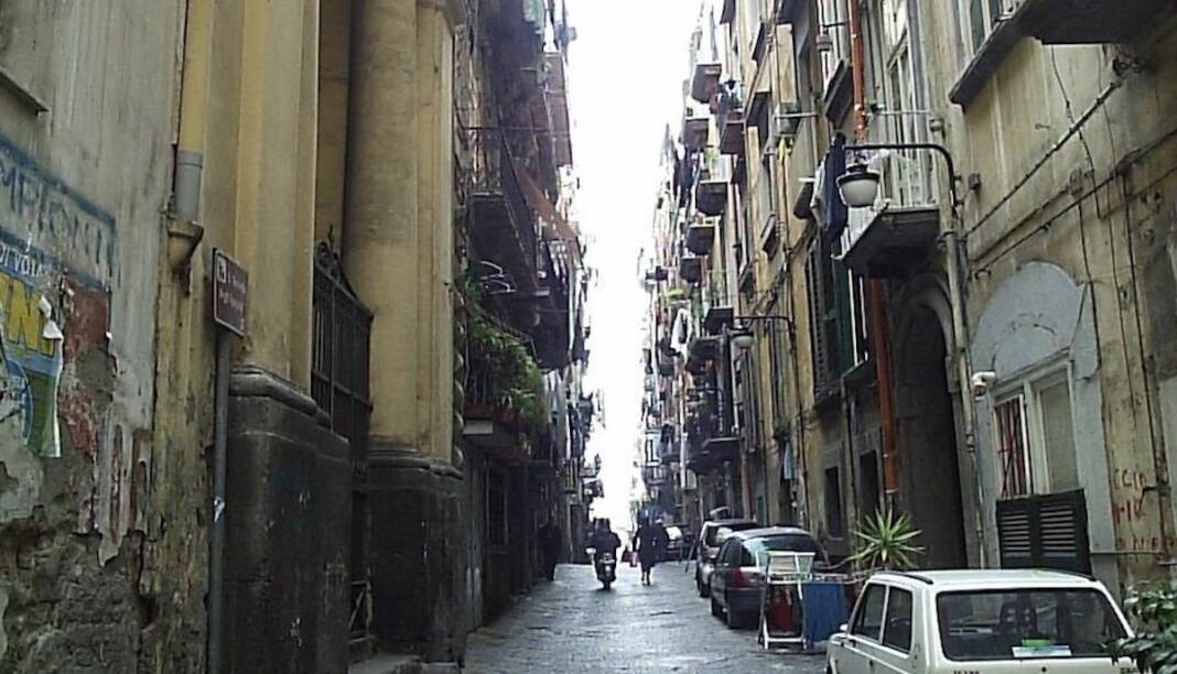 Napoli, 40enne accoltellato ai Quartieri Spagnoli