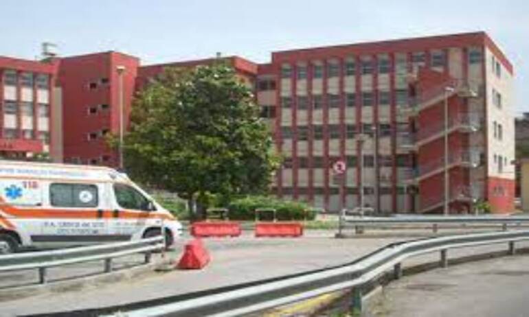 Scafati, ospedale chiuso: il sindaco denuncia Asl e Regione Campania