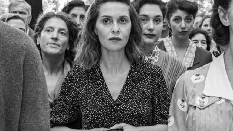 De Luca propone: “Il film di Paola Cortellesi nelle scuole della Campania”