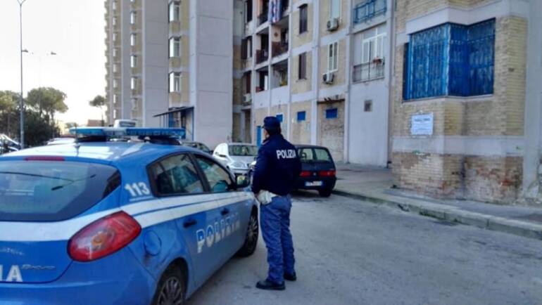 Scampia, due pusher catturati dalla polizia