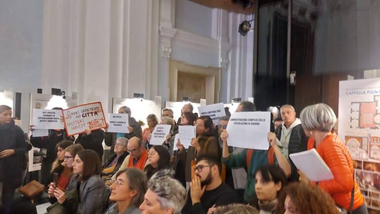 Napoli, protesta per il ‘diritto all’abitare nel centro storico’