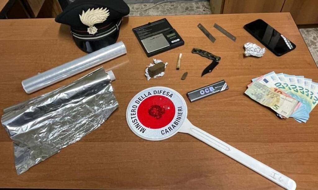 San Prisco, sorpreso con sostanza stupefacente: arrestato 18enne