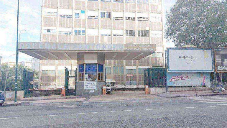Napoli, bimba cade in casa e rischia amputazione braccio: salvata al Santobono