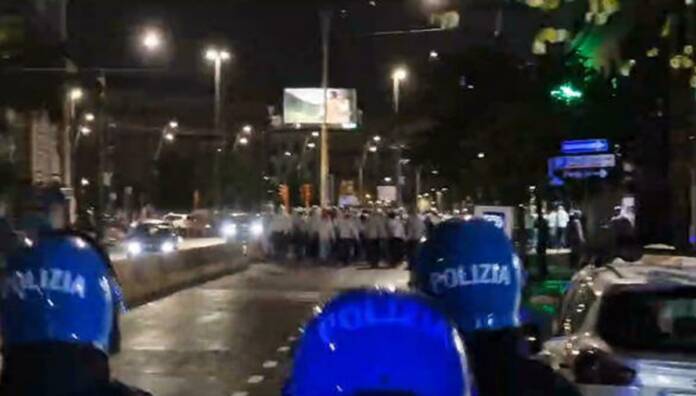 Scontri tra tifosi di Napoli e Union Berlino nei pressi dello stadio Maradona