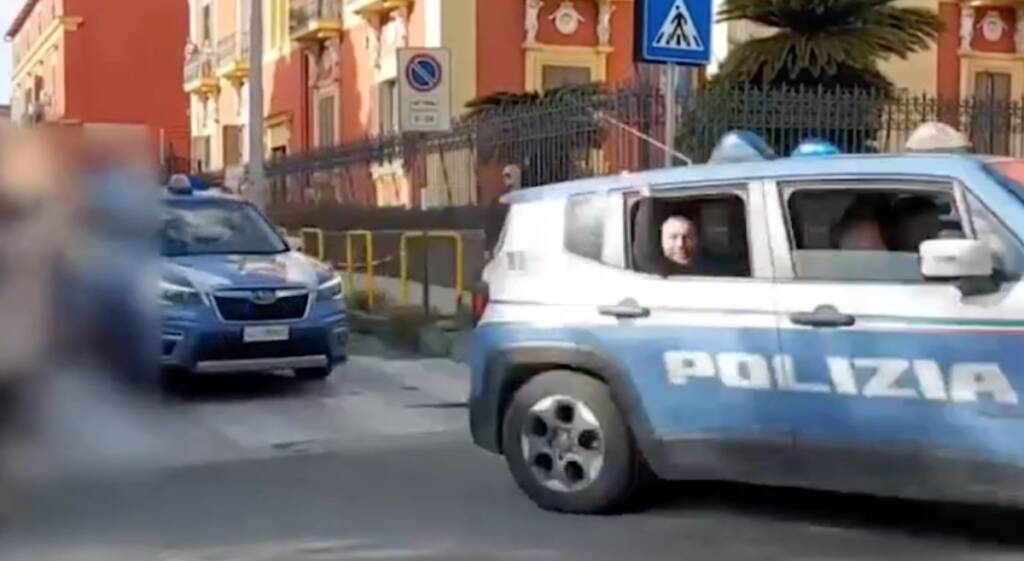 Napoli, la famiglia Romano spacciava 100 dosi al giorno