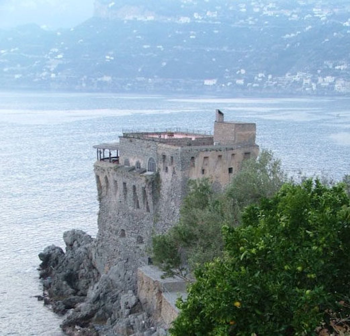 Le torri di avvistamento della Campania: Un viaggio tra le difese marittime secolari