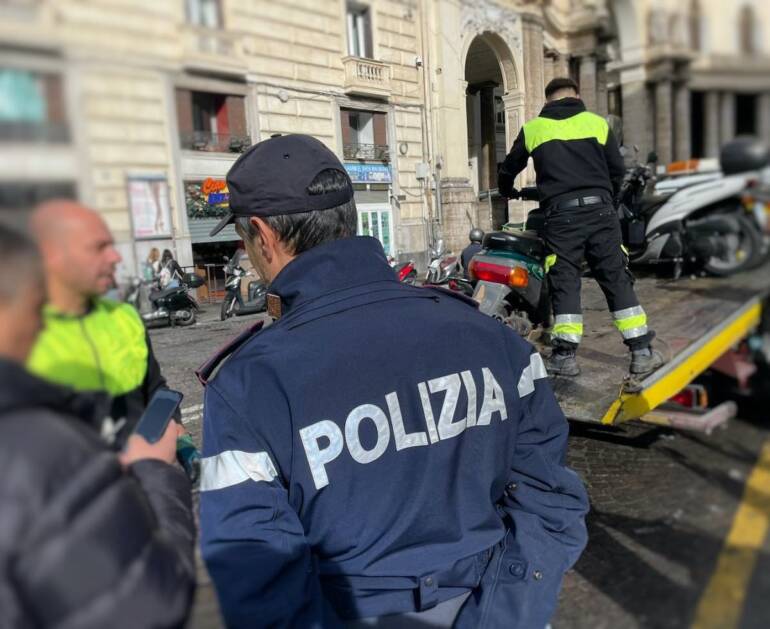 Rimossi motoveicoli abbandonati tra i Quartieri Spagnoli e piazza Trieste e Trento