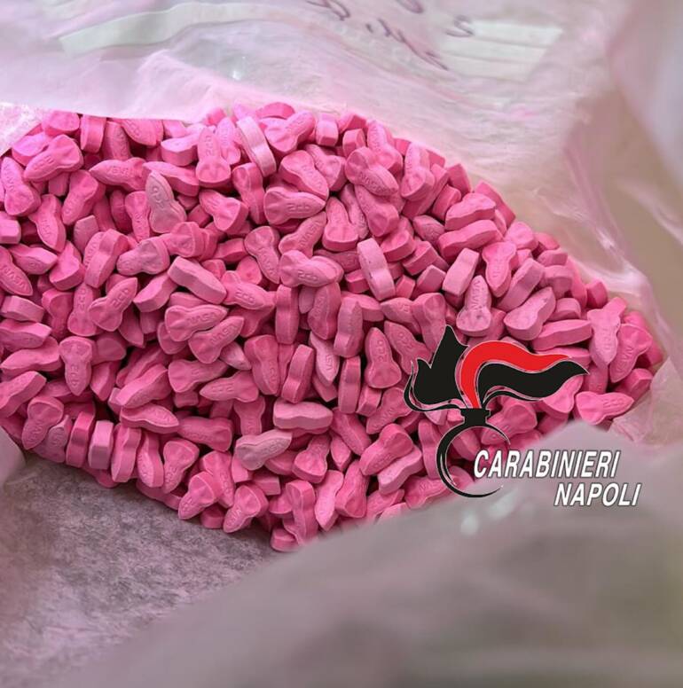 Napoli, scoperto a Forcella il punto vendita della cocaina rosa: 3 arresti