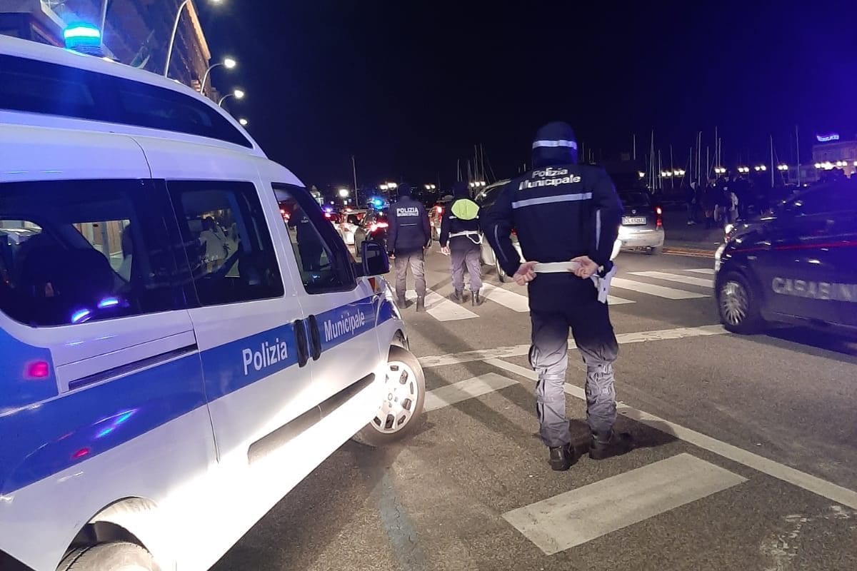 Napoli controlli polizia locale