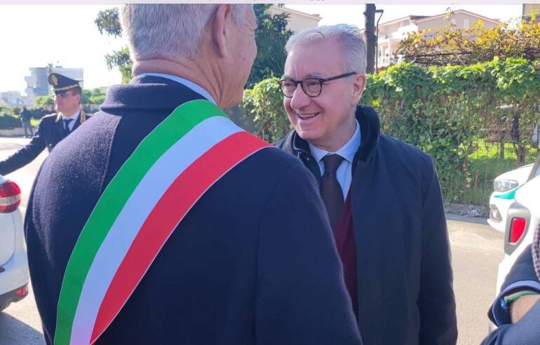 Caivano, il ministro Manatovano inaugura il playground nel Parco Verde