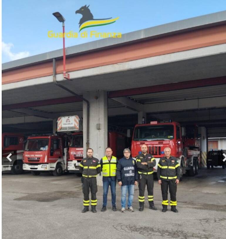 La Guardia di finanza dona circa 6mila litri di carburante ai vigili del fuoco di Benevento