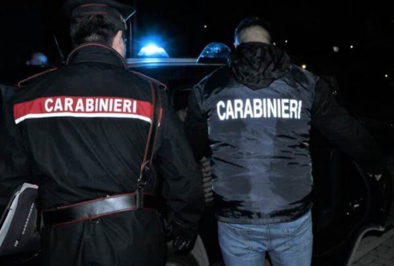 Da Napoli a Caserta per rubare in un cantiere edile: denunciati
