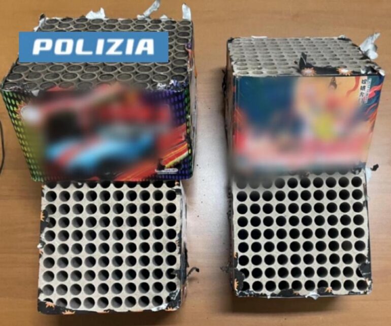 Caivano, sorpreso ad accendere fuochi pirotecnici in strada: denunciato