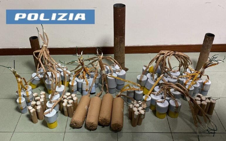 Vico Equense, sorpreso in casa con fuochi illegali: denunciato