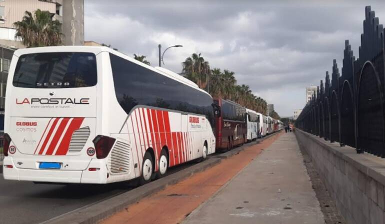 Bus turistici, nuova stretta nelle ZTL: 62 mezzi controllati e raffica di multe
