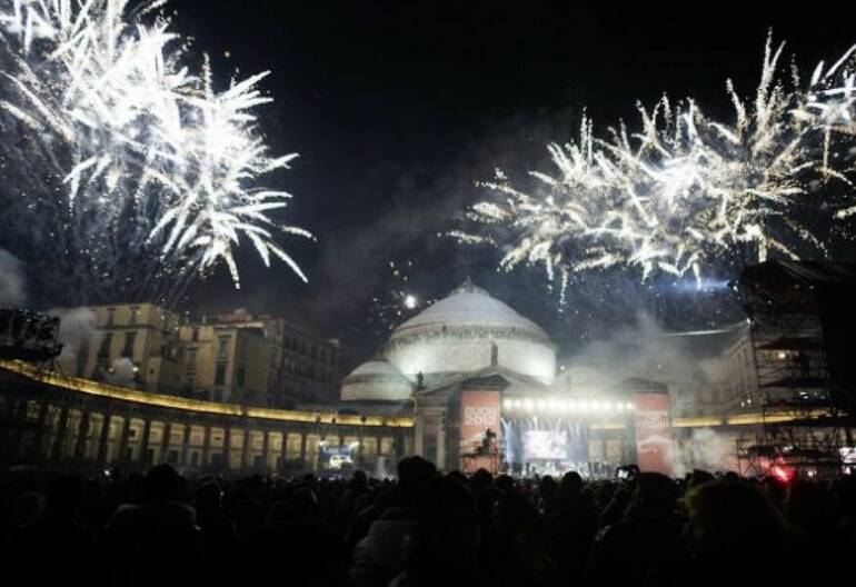 Concerto di Capodanno a Napoli : con Arisa e The Kolors in piazza Plebiscito. IL PROGRAMMA