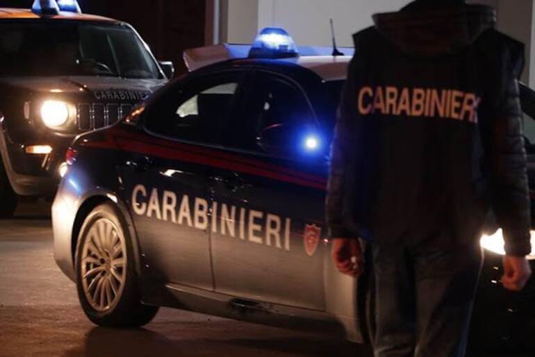 Minaccia con un bastone i titolari di una ditta: arrestato 30enne di Terzigno