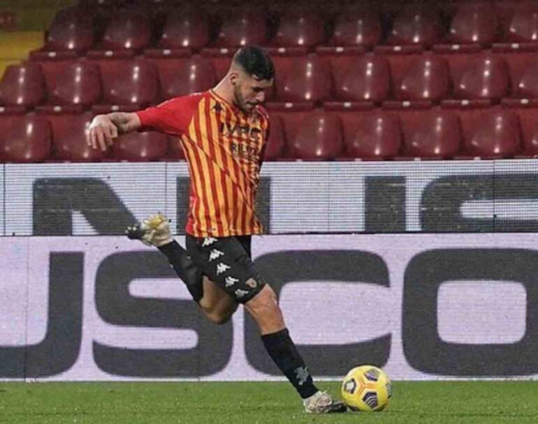 Incubo calcio scommesse Pastina non convocato per il derby primato Juve Stabia Benevento