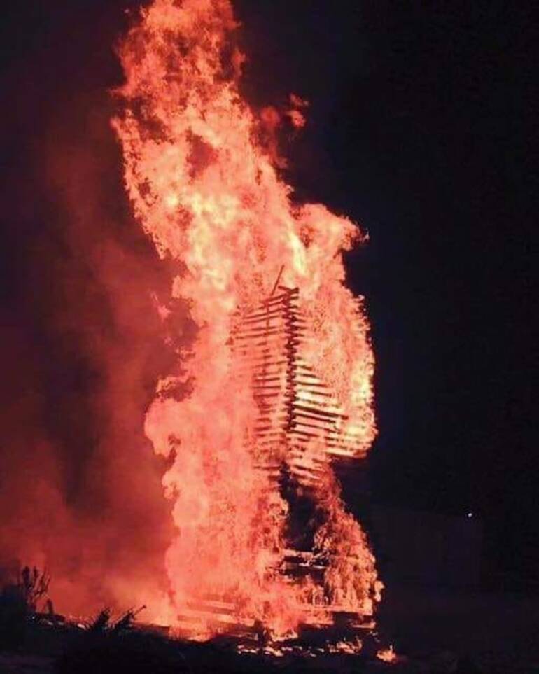Castellammare, falò dell’Immacolata nei quartieri nonostante i divieti