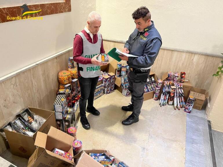 Benevento, sequestrati fuochi d’artificio e giocattoli pericolosi