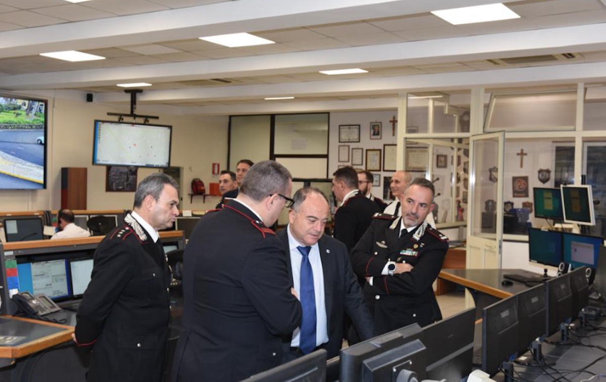 Napoli gratteri visita carabinieri