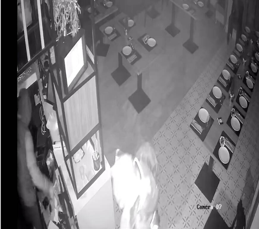 Portici, caccia ai ladri della pizzeria Farina