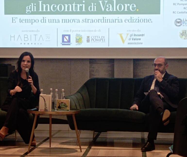 La “regina delle borse”, Mariangela Pira di Sky Tg24 a Pompei per “Gli incontri di valore”