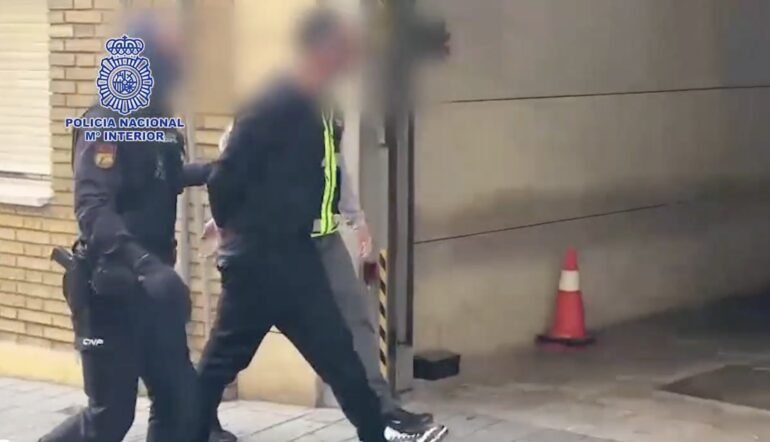 Napoli, padre e figlio sequestrati dal clan Contini: altri 5 arresti