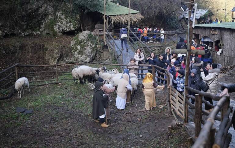Pimonte, grande successo per il presepe dei bambini