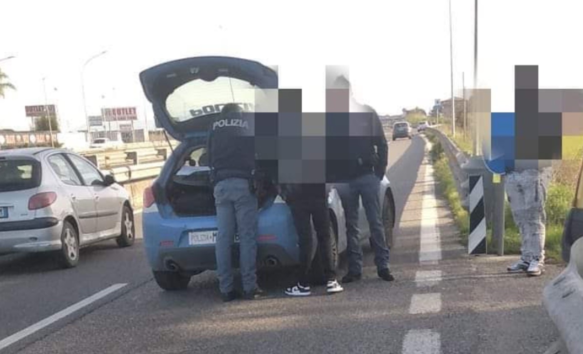 Rapinatori bloccati dalla polizia sull’Asse Mediano, automobilista salvato ma auto sequestrata