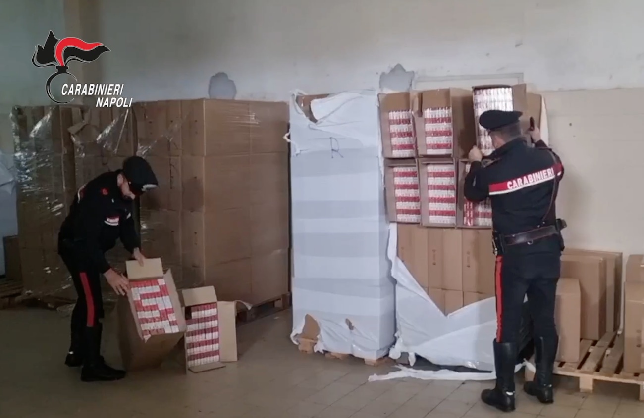 Sequestrati 123mila sigarette a Varcaturo: record contrabbando