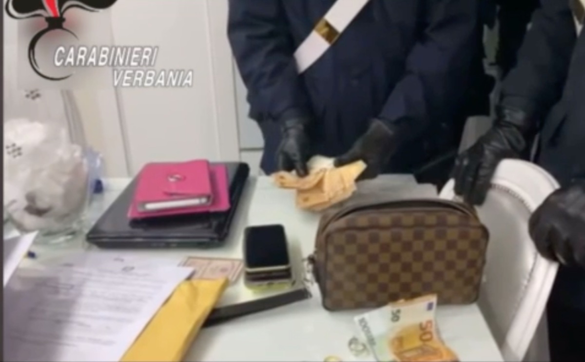 Truffa online di moda: 8 arresti a Napoli