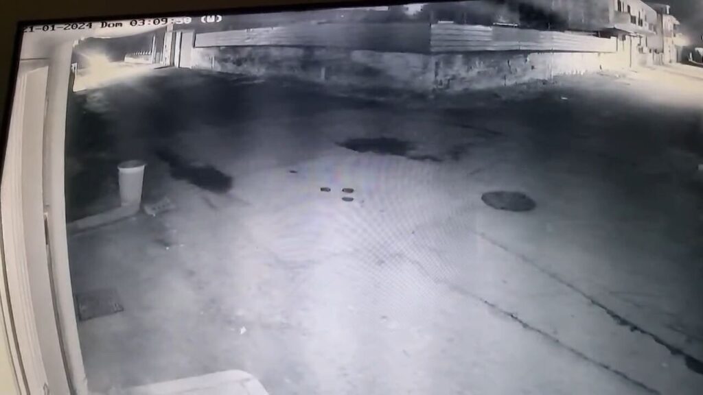Deposito di auto rubate ad Afragola: smontano i pezzi che mettono nei contenitori dei rifiuti 