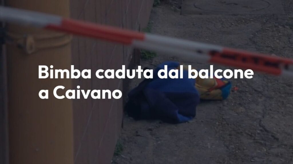 Bimba caduta dal balcone a Caivano, tolta potestà ai genitori
