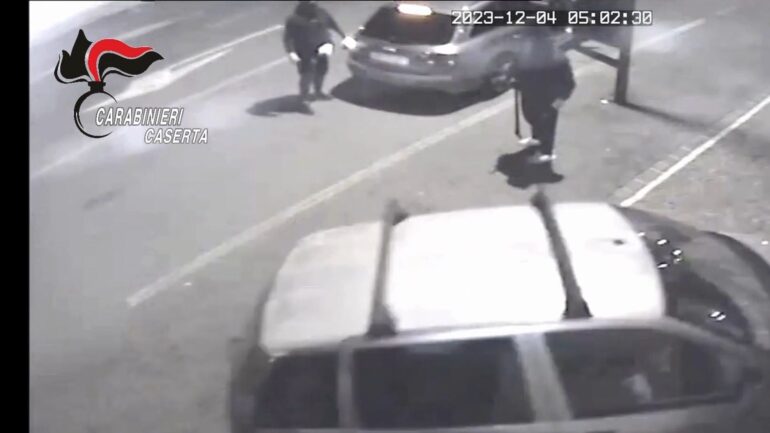 Presi gli specialisti dei furti con spaccata: 18 colpi tra Napoli e Caserta