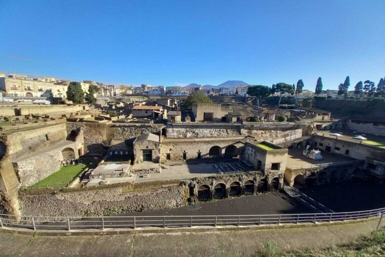 L’associazione Internazionale Amici di Pompei ETS ospita la conferenza dell’archeologo Mario Notomista