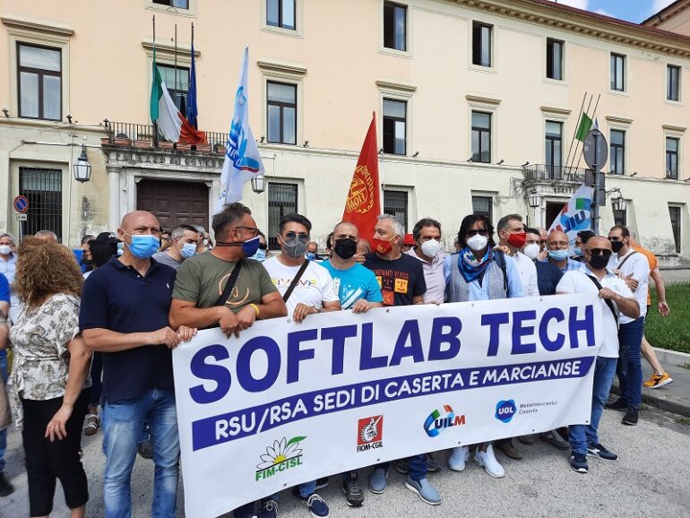 Softlab, presidio dei lavoratori in Regione: “Soluzioni rapide”