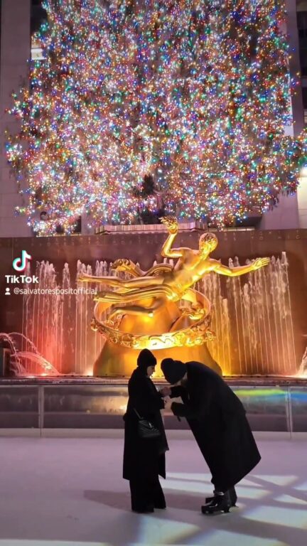 Salvatore Esposito, la proposta di matrimonio a New York a Paola Rossi VIDEO